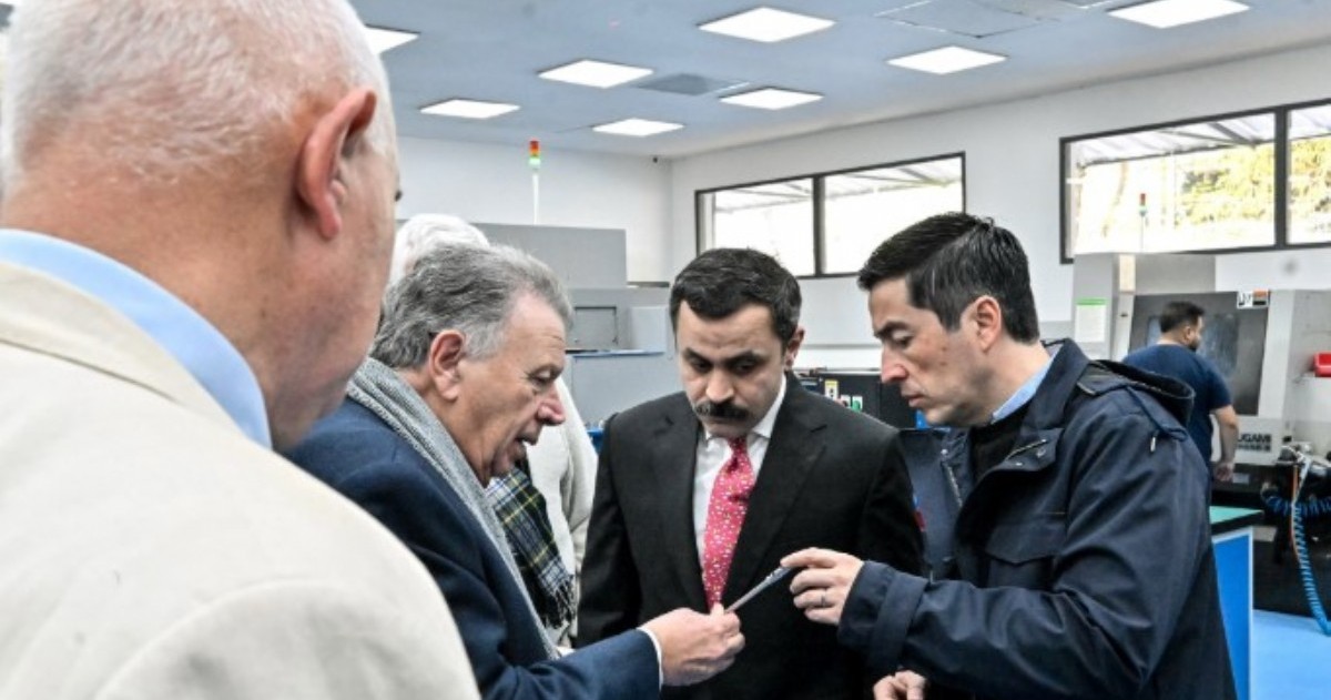 Leonardo Nardini recibió en Malvinas Argentinas al embajador adjunto de Egipto, Samuel Markos, con el objetivo de fortalecer vínculos comerciales y productivos.